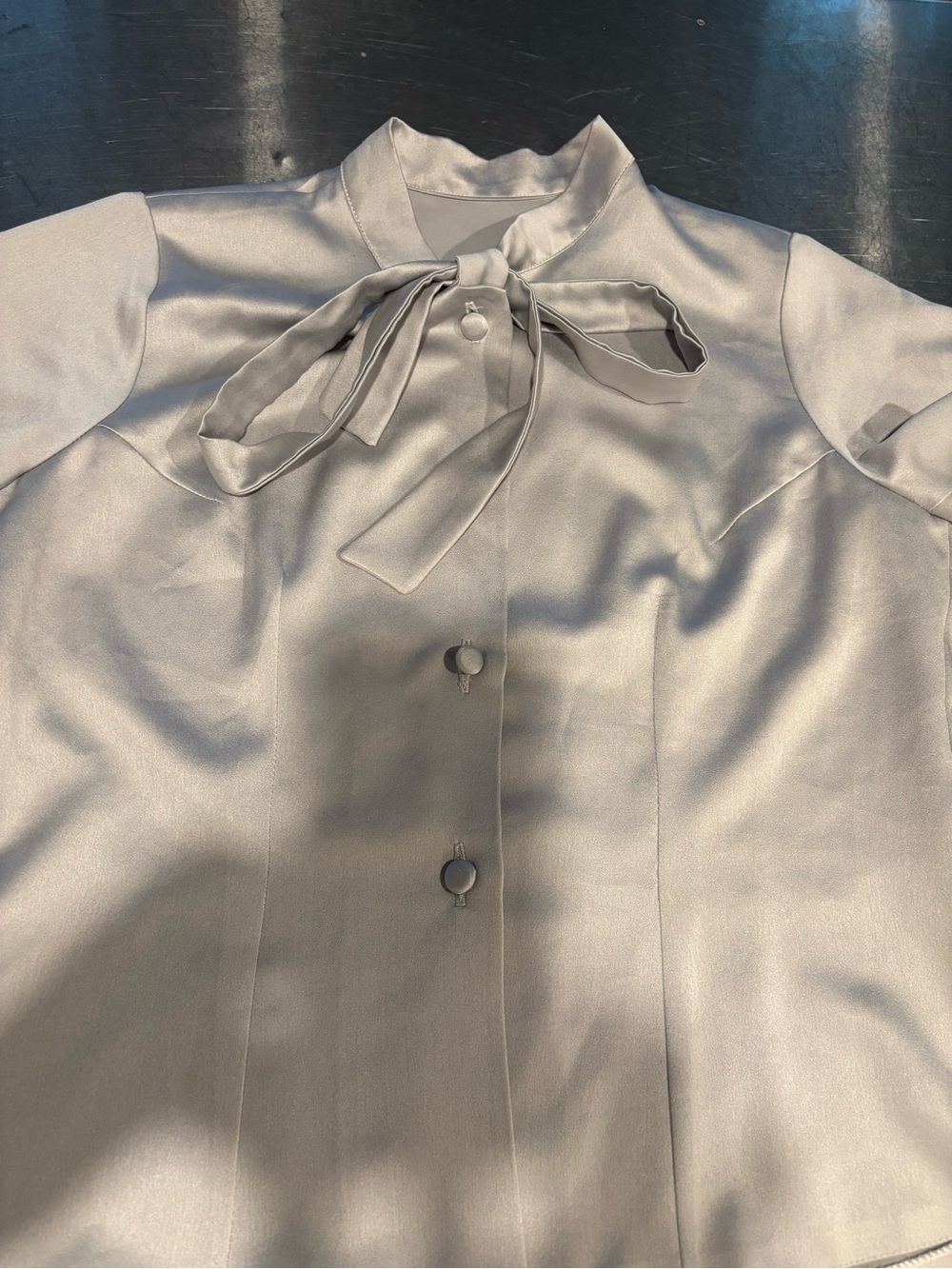 Gray Tie-Neck Short Sleeve Blouse - Picture 3 of 5